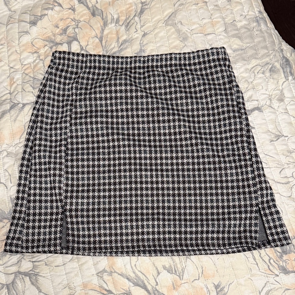 Olivia Rae Black and White Houndstooth Mini Skirt